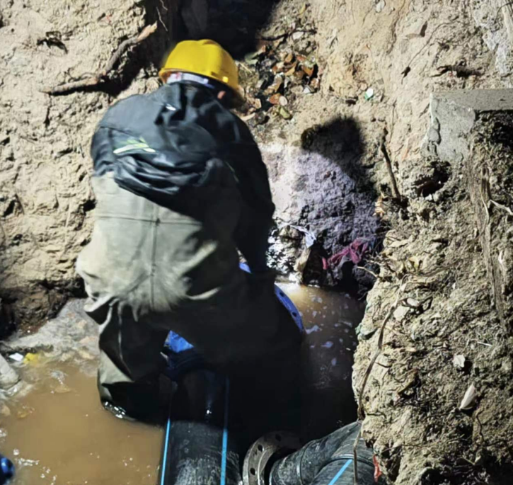 夜戰(zhàn)七小時(shí) 打通企業(yè)“生命線(xiàn)”